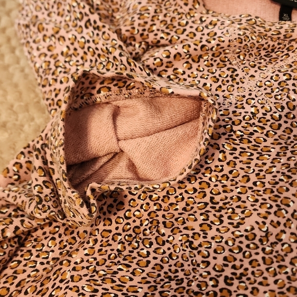 Who What Wear Pink Leopard Print Blouse - Picture 5 of 5